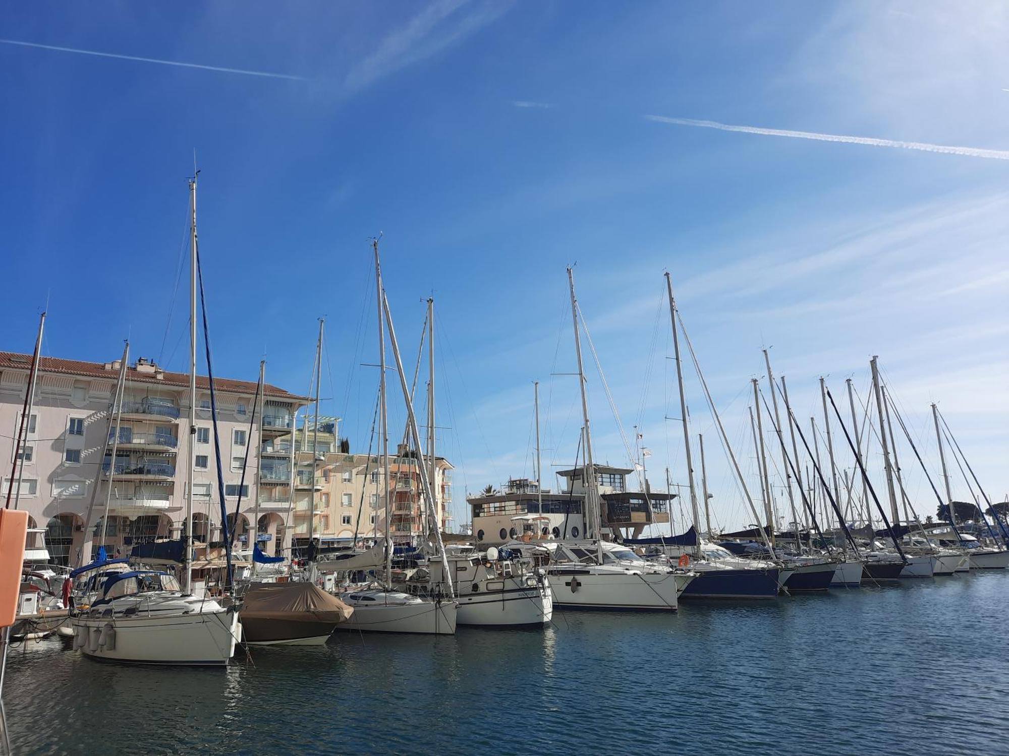 Apartmán Coeur Marina Climatise Terrasse Parking Fréjus Exteriér fotografie